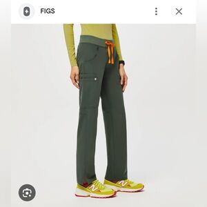 Women's FIGS kade cargo scrub pants size S moss